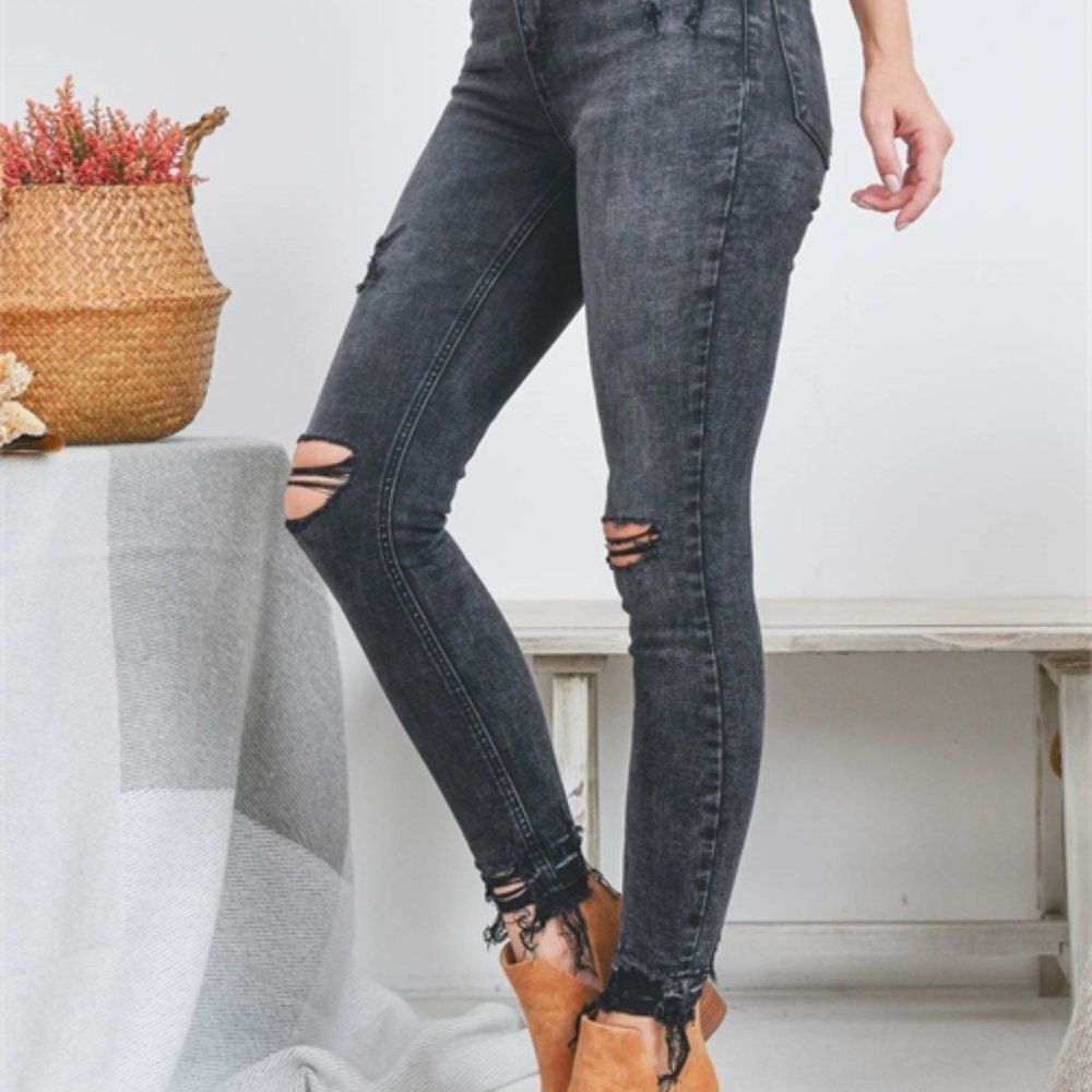 Clearance- Sizes 0-15 BLACK DISTRESSED JEANS - Picture 4 of 10